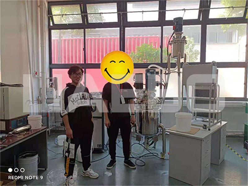 上海某大型文具企业100L真空反应釜调试成功