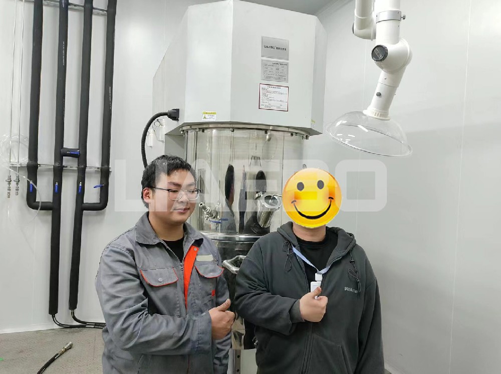 广州某材料公司50L、100L、200L双行星搅拌机调试成功